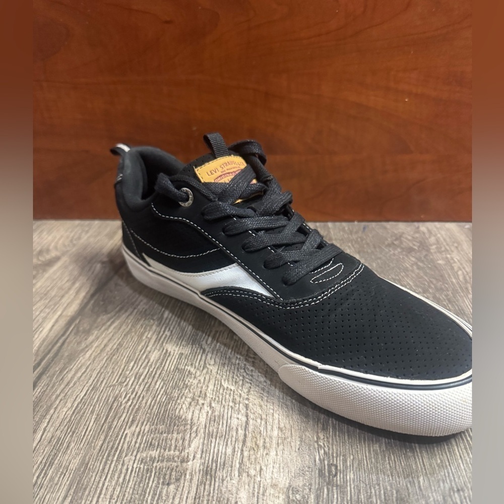 Levi's Men's Black and White Casual Sneakers - Picture 7 of 11